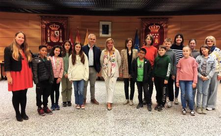 Imagen Un grupo de escolares polacos visitó el Ayuntamiento junto a sus compañeros de intercambio del colegio Antonio Machado